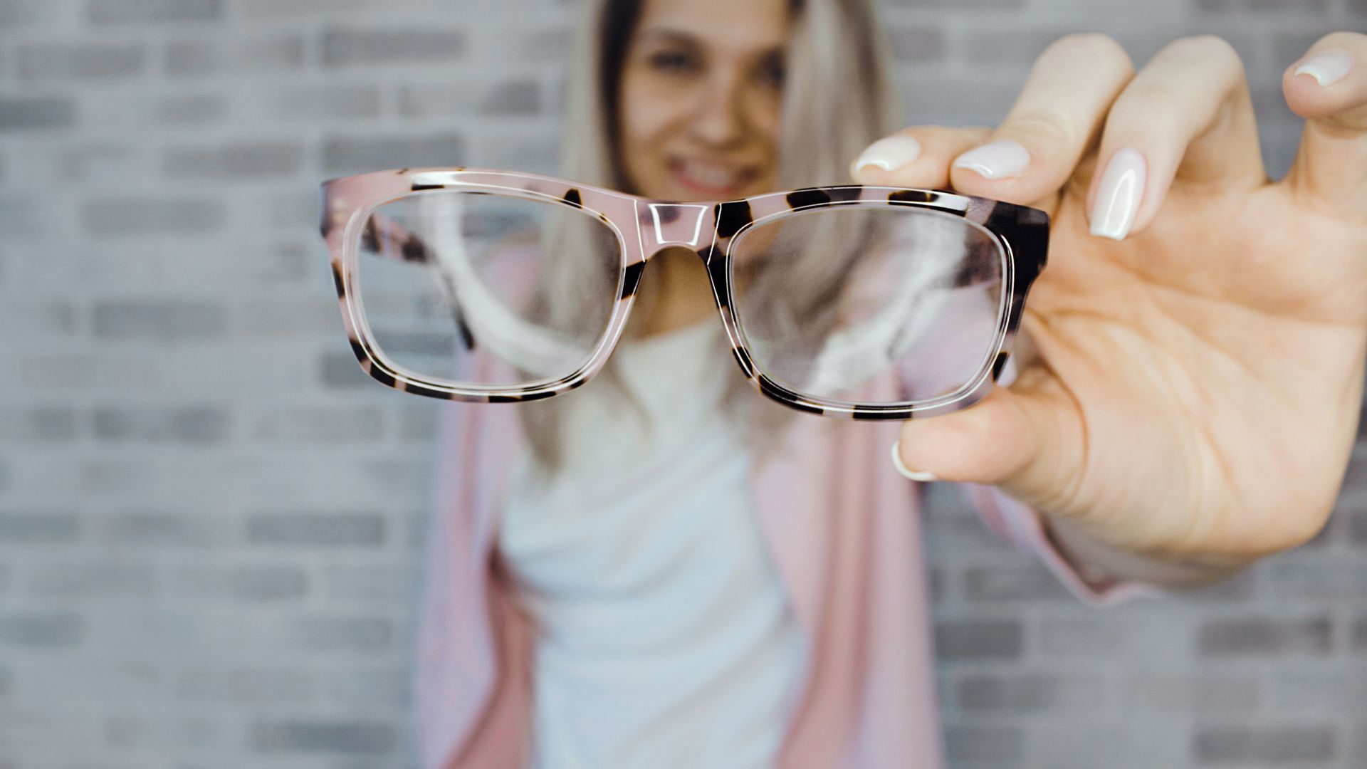 23 Smart Tips to Get Designer Frames for Less